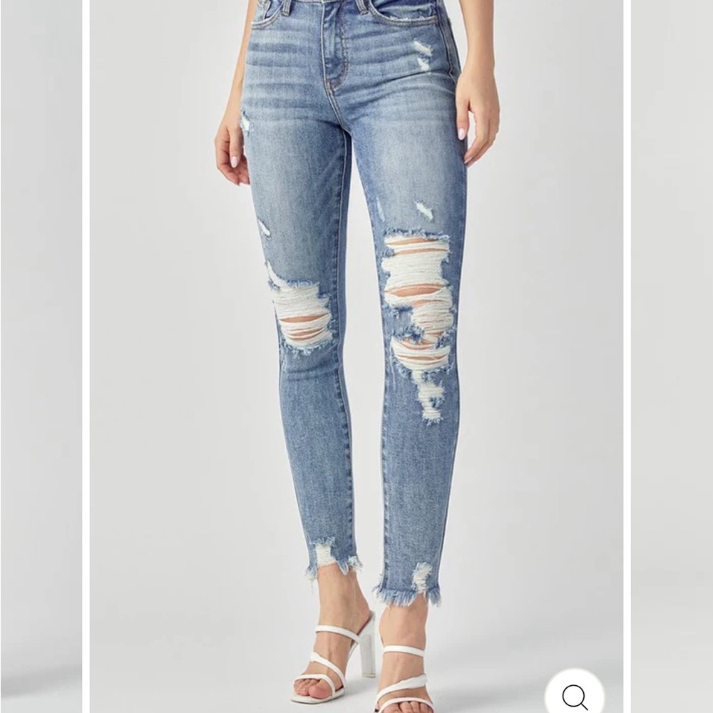 RISEN MID RISE DISTRESSED SKINNY JEANS 9/29